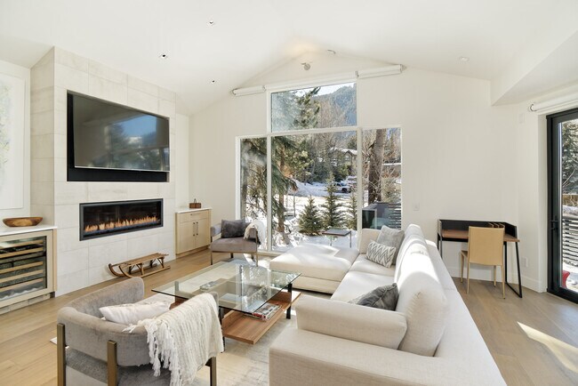 Primary Photo - 100 Park Ave