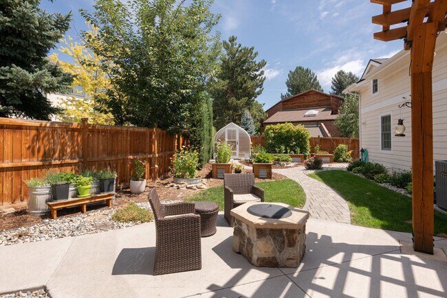 Building Photo - 5 Bedroom 2.5 Bath Retreat in Prime Arvada...
