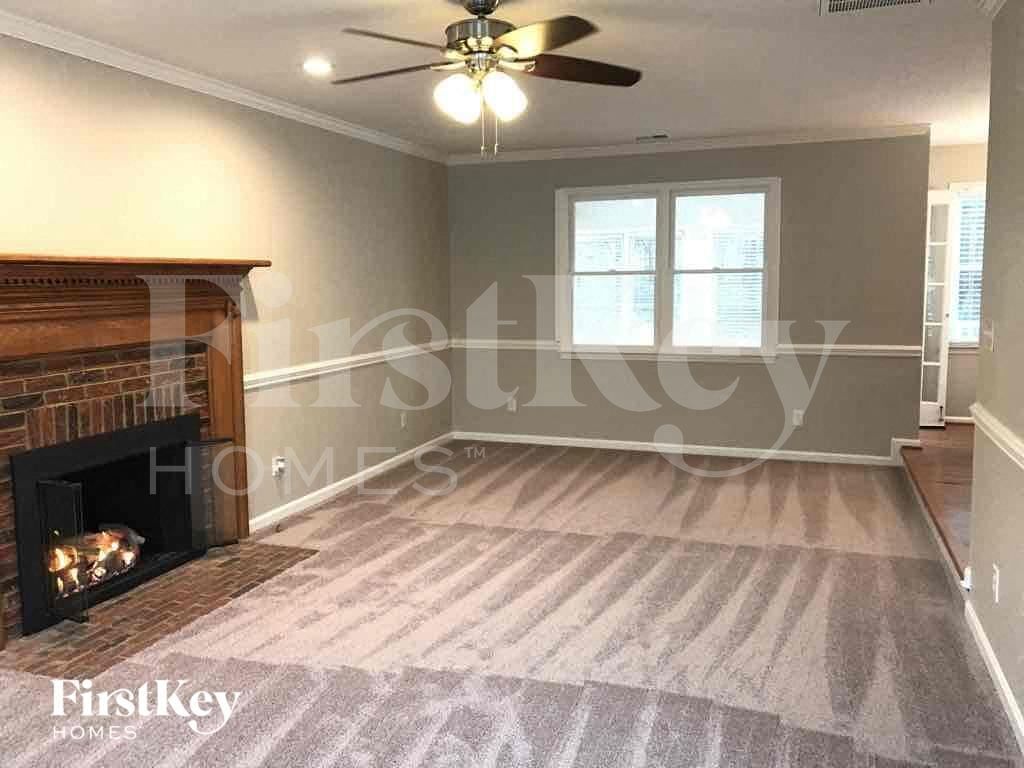 Building Photo - 3220 Ivy Creek Rd