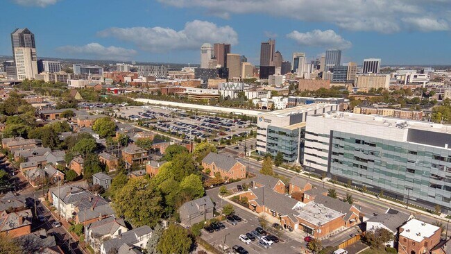 Building Photo - 598 Lathrop St