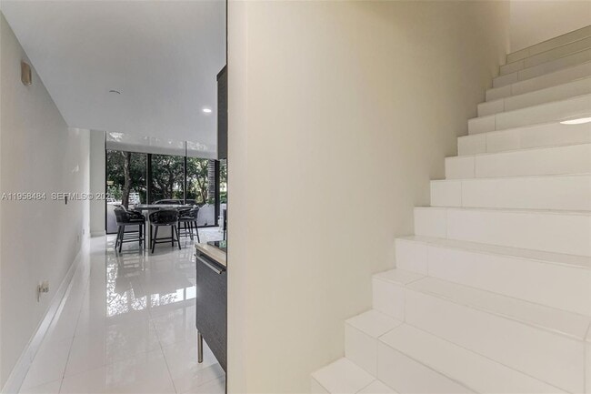 Building Photo - 6000 Collins Ave