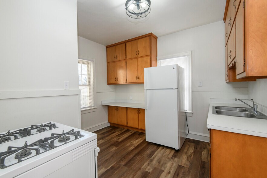 Building Photo - 2028 S 85th St