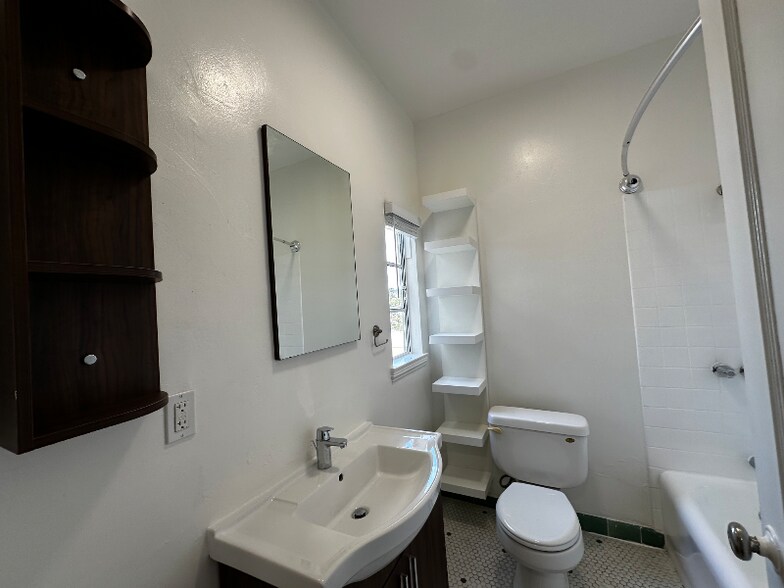 Building Photo - 2208 Carroll St