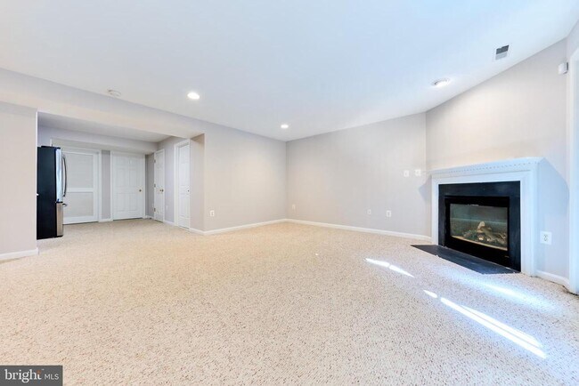 Building Photo - 685 Springhouse Square SE