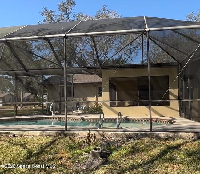 Building Photo - 2239 Woodlawn Cir