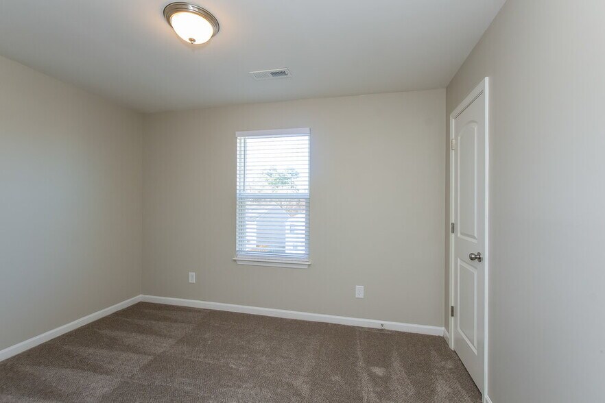 Building Photo - 913 Cassidy Dr