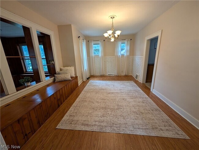 Building Photo - 486 Needham Ave