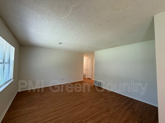 Building Photo - 4317 S 4th St