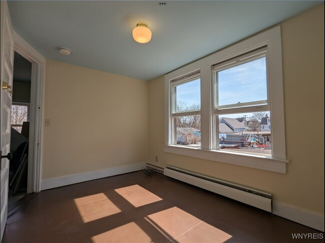 Building Photo - 107 Hawley St