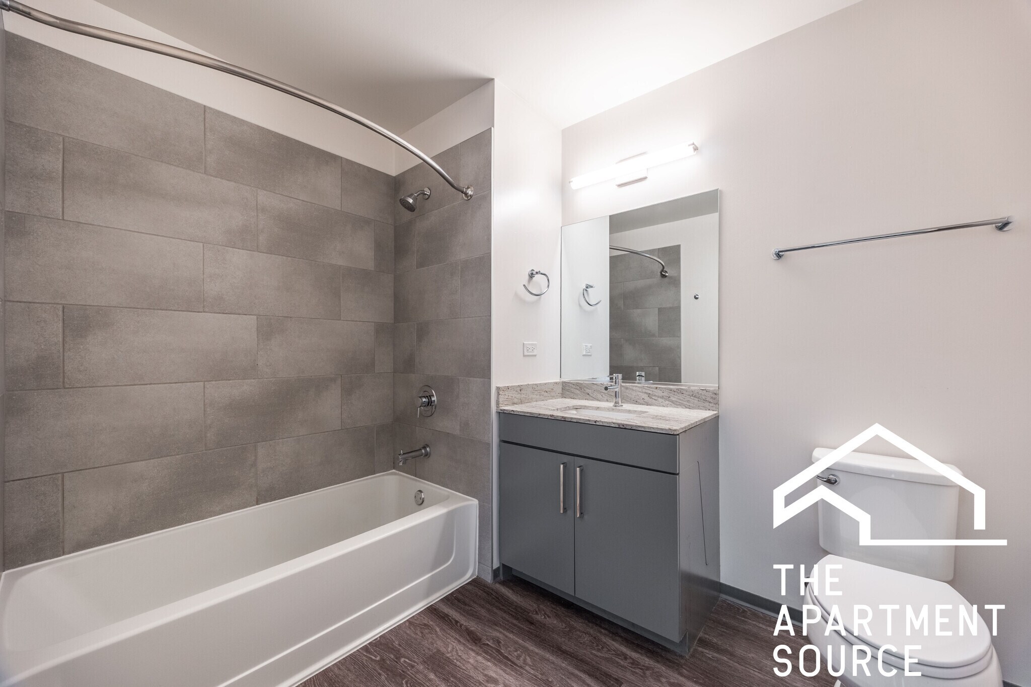 Building Photo - 2340 N California Ave