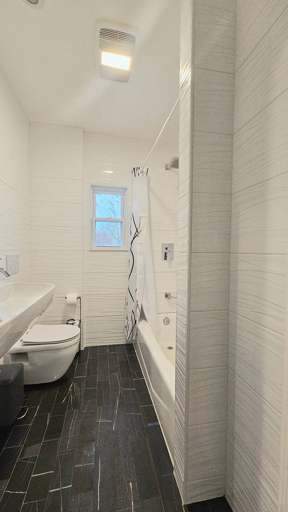 Building Photo - 55 Lakeview St