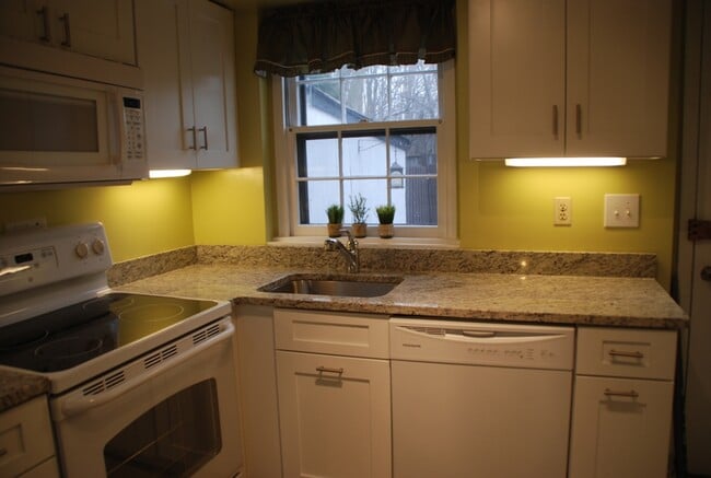 Building Photo - 2925 Espana Ct