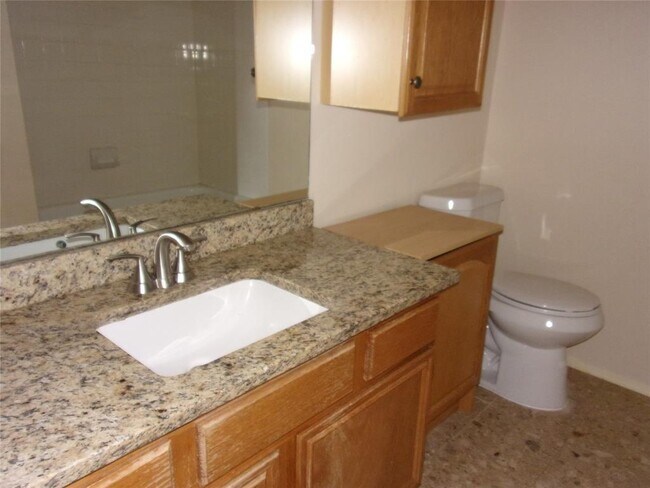 Building Photo - 6301 Back Bay Ln