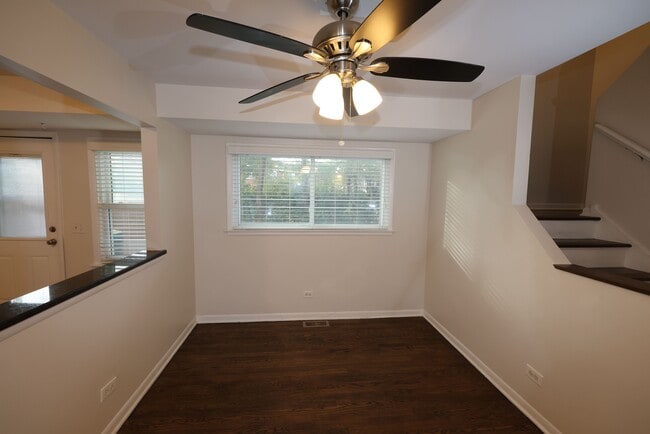 Building Photo - 503 E Valley Ln