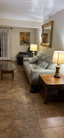 Building Photo - 53 W Calle del Lago