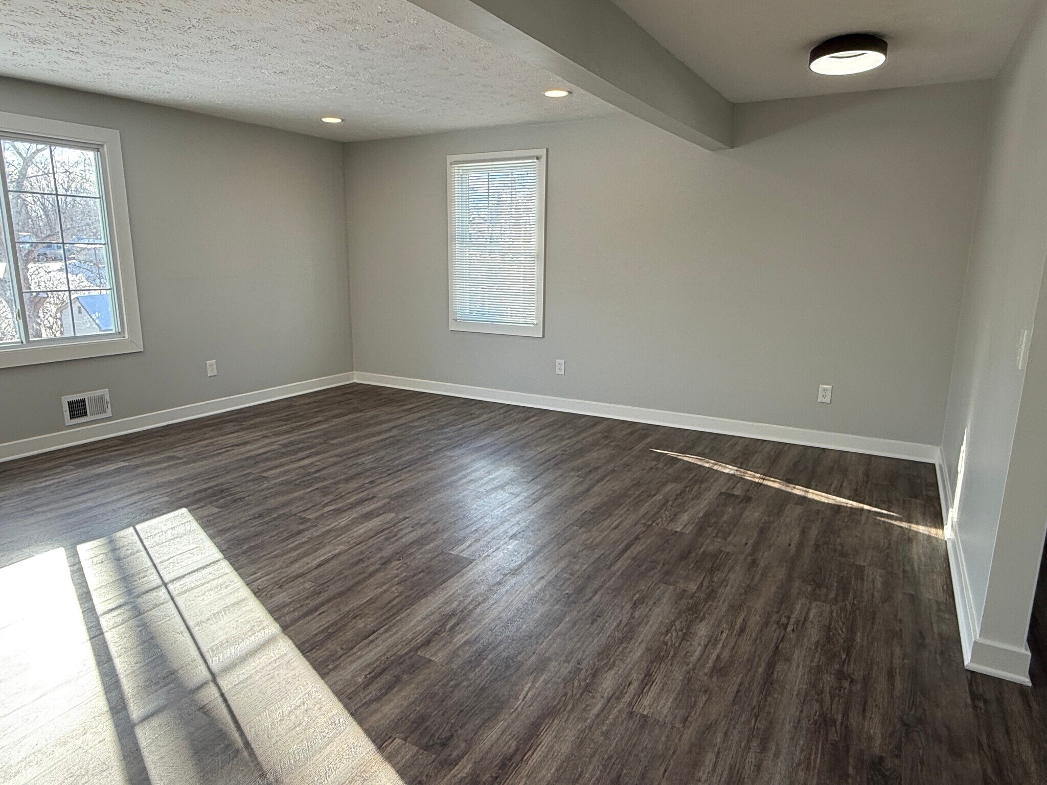 Building Photo - 740 Ridge Rd