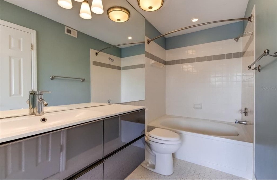 Building Photo - 115 112th Ave NE