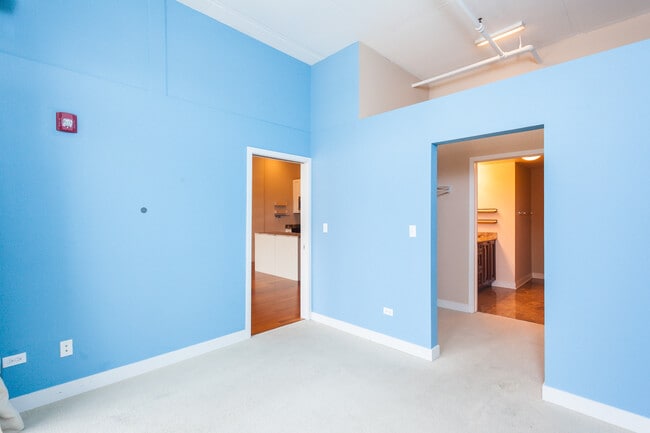 Building Photo - 740 W Fulton St