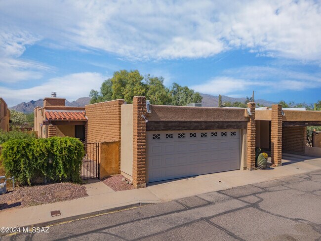 Building Photo - 1341 E Ellis Dr