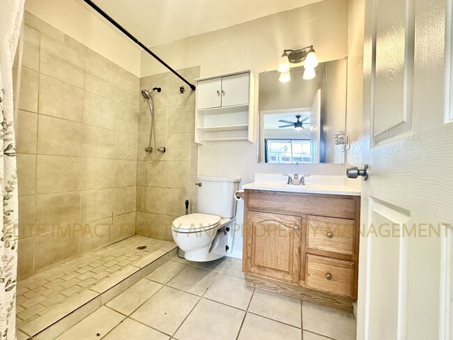 Building Photo - 8338 E Julia St