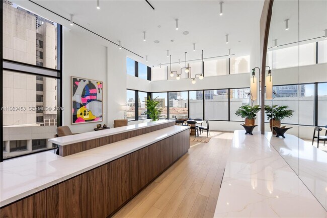 Building Photo - 225 N Miami Ave