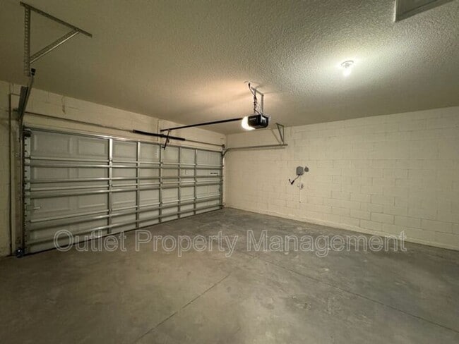 Building Photo - 391 Pelham Park Dr