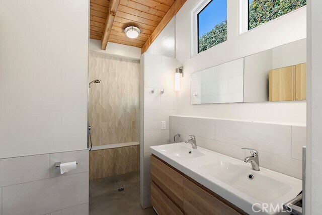 Building Photo - 30872 Marilyn Dr