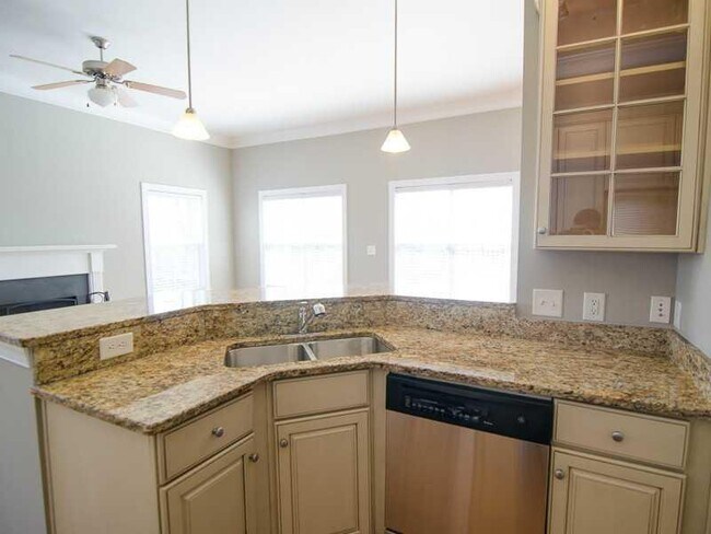 Building Photo - 273 Carlyle Park Dr