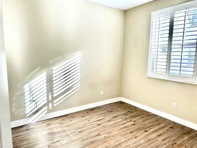 Building Photo - 3 br, 3 bath Condo - 9327 Alondra Boulevard 2