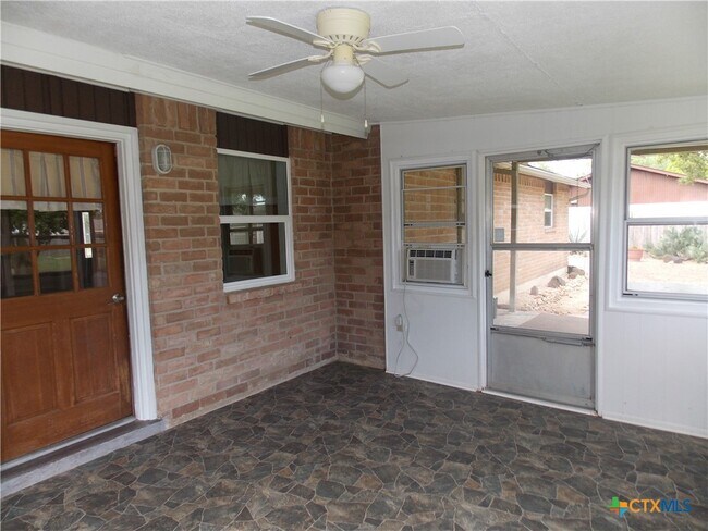 Building Photo - 1309 Azalea Ln