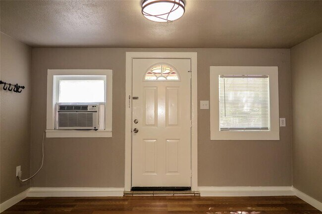 Building Photo - 1312 Pine St