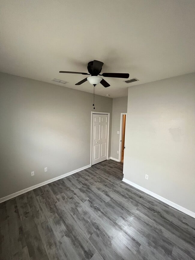 Building Photo - 5600 Hampton Hill Cir
