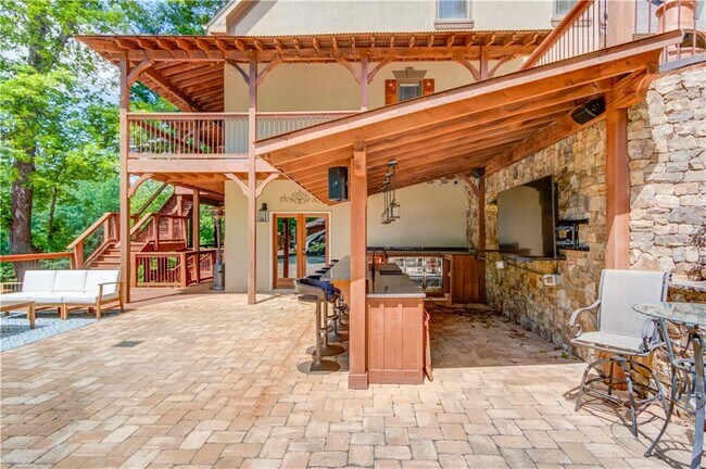 Building Photo - 2870 Roanoke Rd