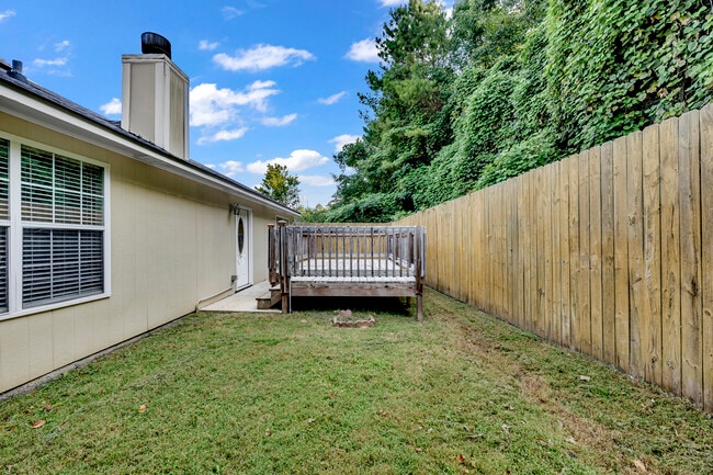 Building Photo - 6745 Lakes Edge Ln
