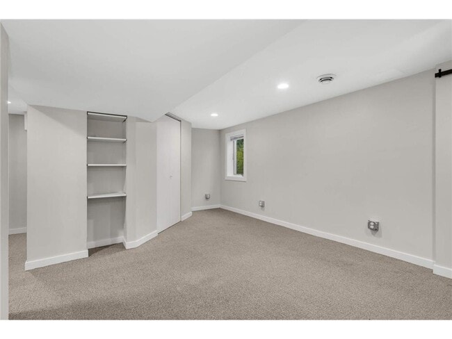 Building Photo - 2336 Ives Ln N