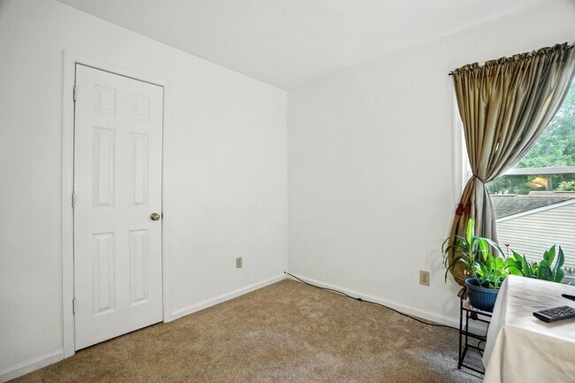 Building Photo - 1308 Summerset Ct