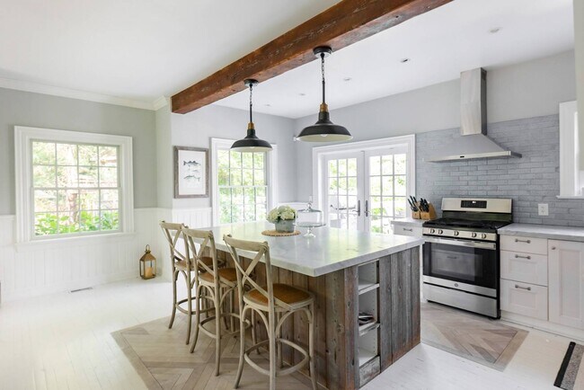 Building Photo - 29 Meadows E