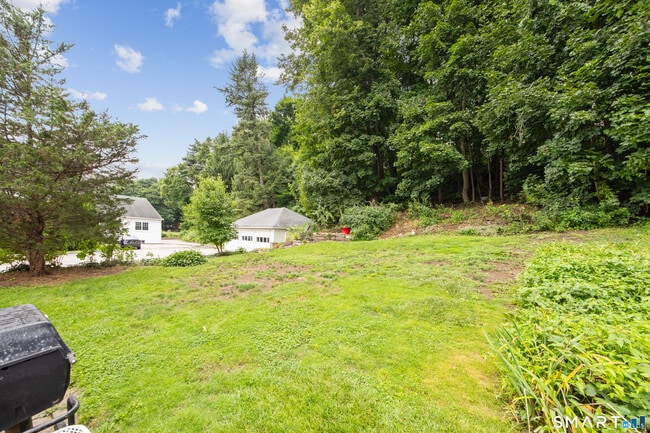 Building Photo - 226 Meadow St