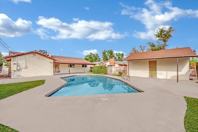 Building Photo - Mid-Century Modern Gem in Historic McNeil ...