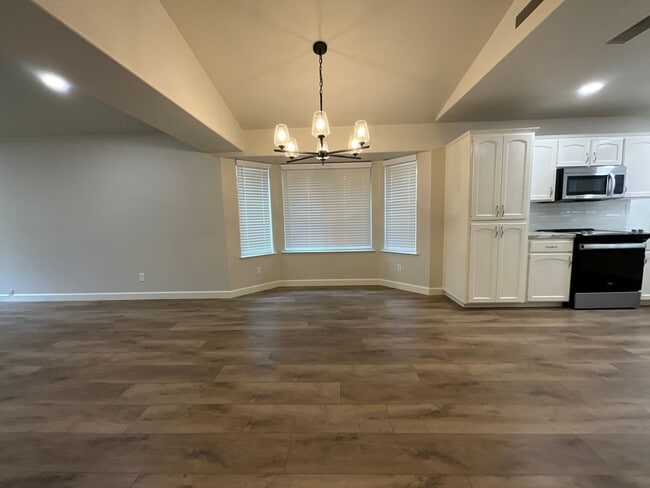 Building Photo - Updated Home In Established Northeast Fresno Neighborhood. Clovis Unified Schools!
