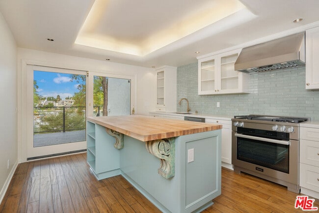 Building Photo - 4618 Park Mirasol