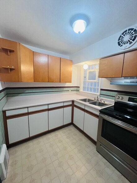 Building Photo - 4985 Arsenal St