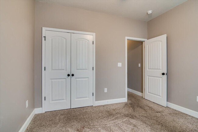 Building Photo - 2020 Fern Crest Ln