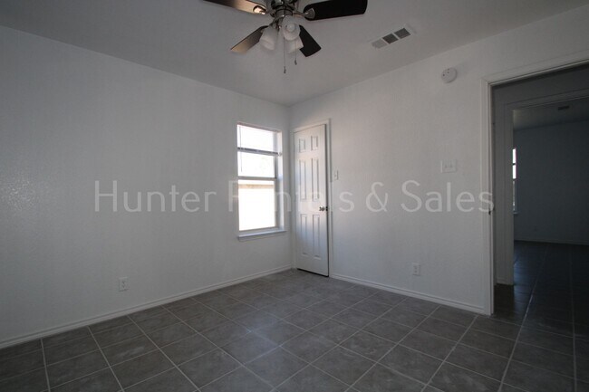 Building Photo - Exceptional!