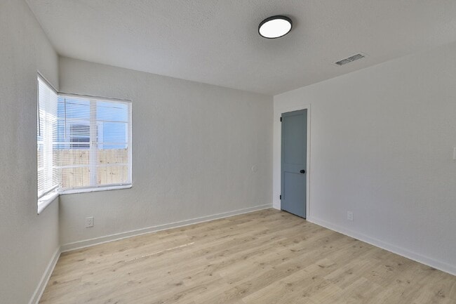 Building Photo - 867 53rd Terrace N