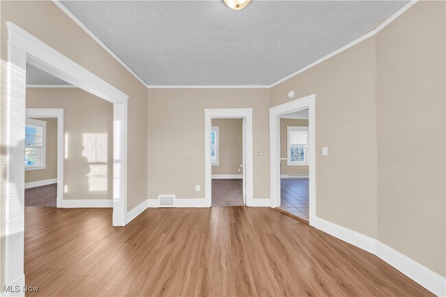 Building Photo - 54 W Grace St