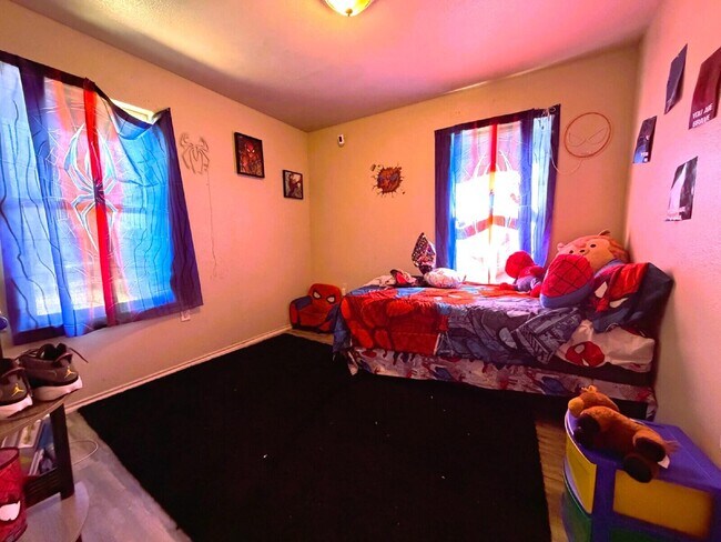 Building Photo - 2205 Cedar Ave