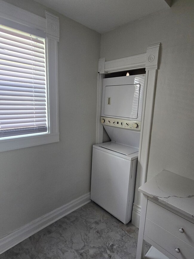 Building Photo - Charming 2-Bedroom, 1-Bathroom Home for Rent