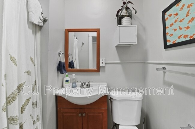 Building Photo - 415 N Neil St