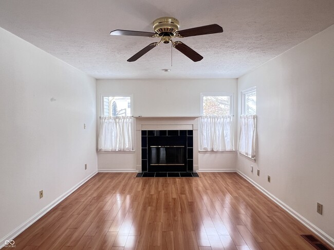 Building Photo - 1157 Aqueduct Way